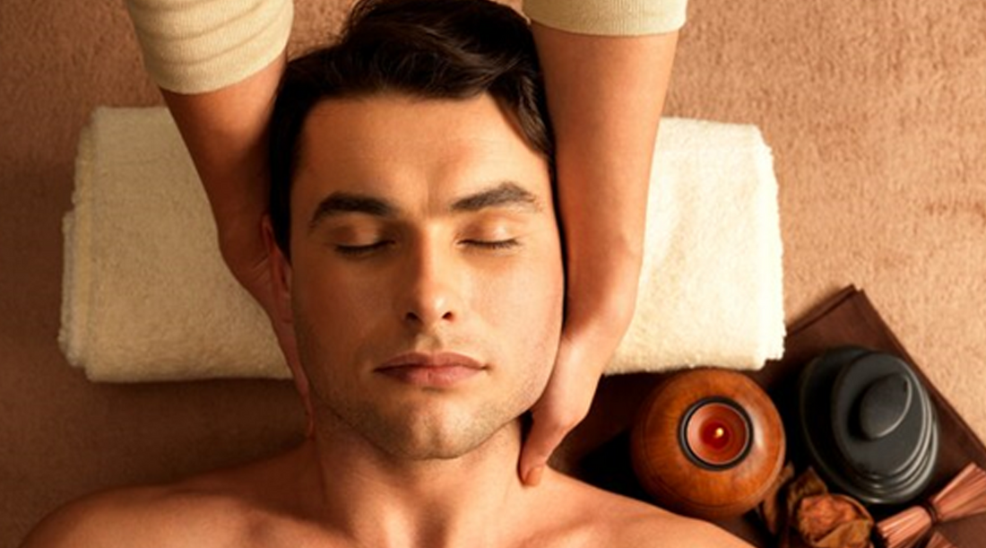 Men's Skincare: Elevating Grooming with Essential Oils and Aromatherapy Bliss